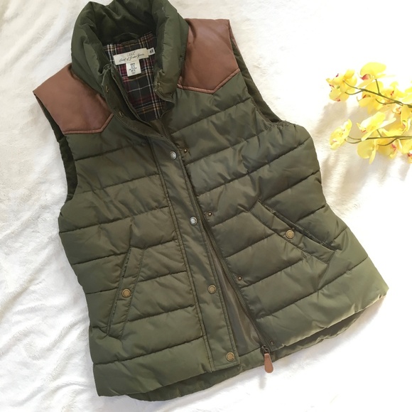 puffer jacket with leather shoulders